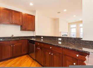3829 N Southport Ave #22, Chicago, IL 60613