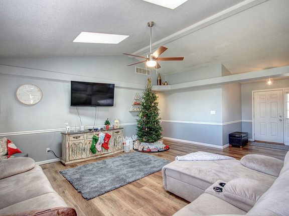 3rd image of 502 Sherwood Dr