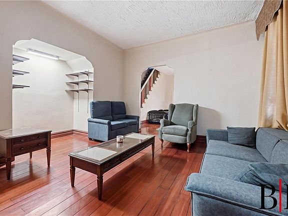3rd image of 324 E 52nd St