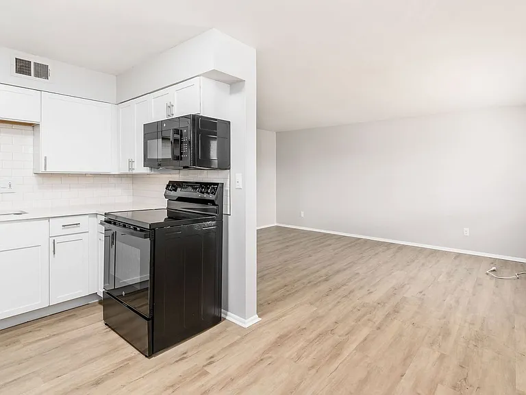 611 Riverview Dr #I — Photo 8