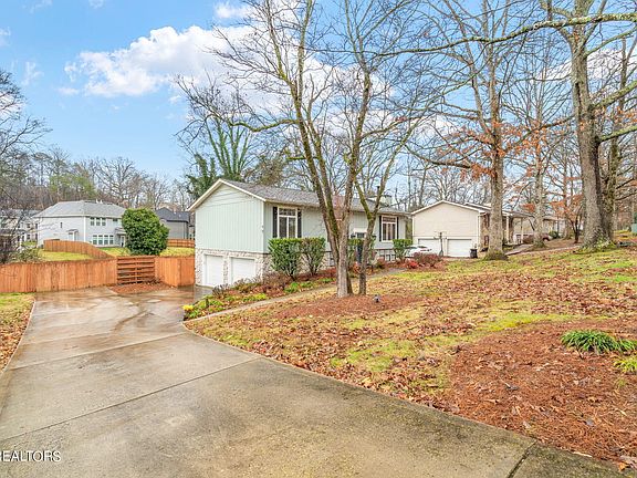 2nd image of 1201 E Woodshire Dr