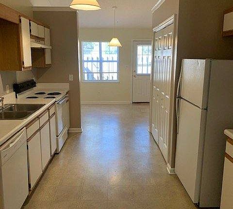 3rd image of 2703 Bluff View Dr #B