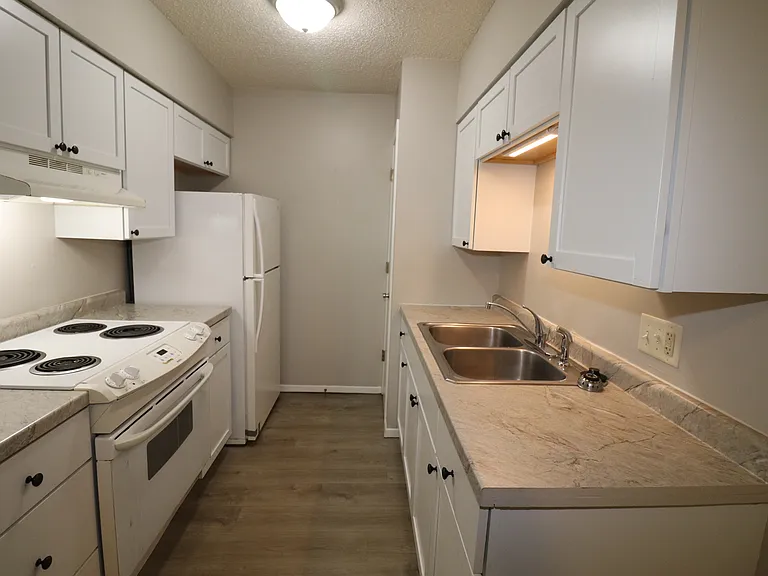 23053 Main St #13 — Photo 8