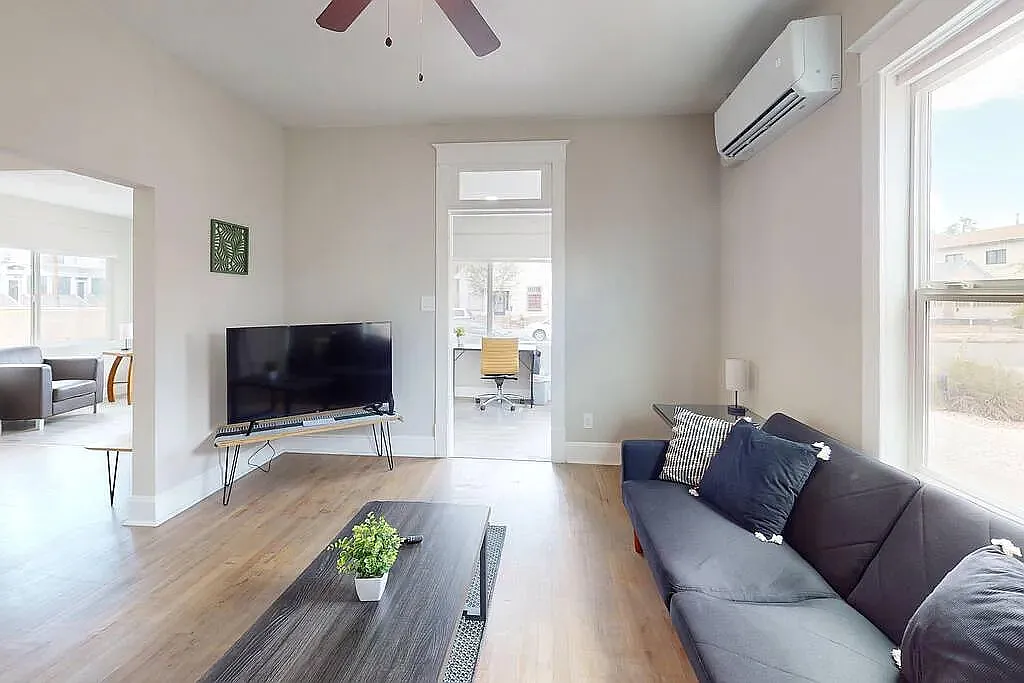 2 bed, 1000 sqft, $2,400 — Photo 4