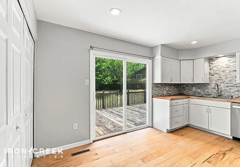 16 King Arthur Pl — Photo 12