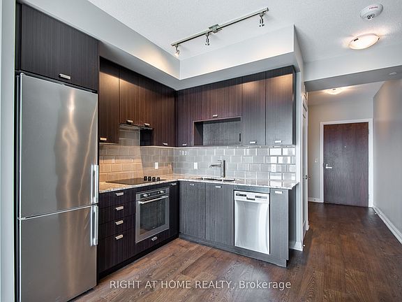 5th image of 275 Village Green Sq #3225