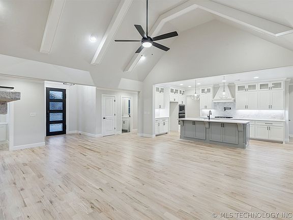 5th image of 205 W 164th Pl S