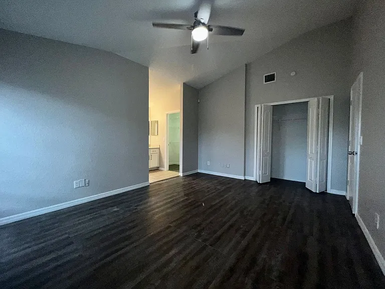 2620 Regency Oak Ln — Photo 17