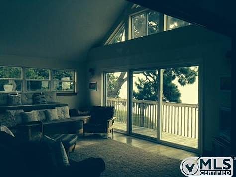 3rd image of 49 W Point Dr