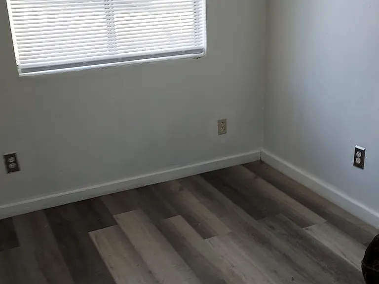 325 Spruce St — Photo 3