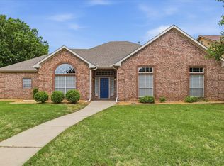 1146 Oakhurst St, Denton, TX 76210