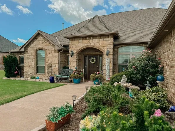 707 W Park St, Hinton, OK 73047
