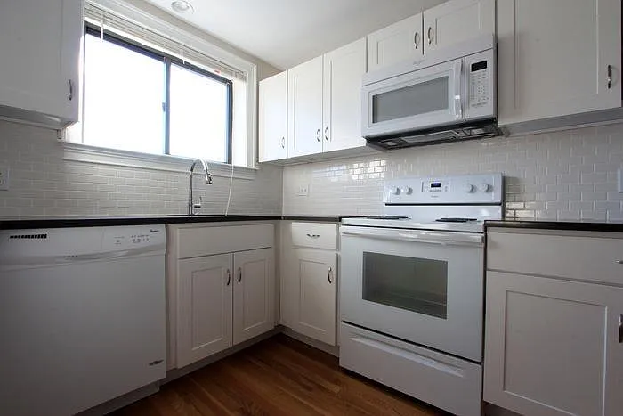 3 bed, 1123 sqft, $3,500 — Photo 3