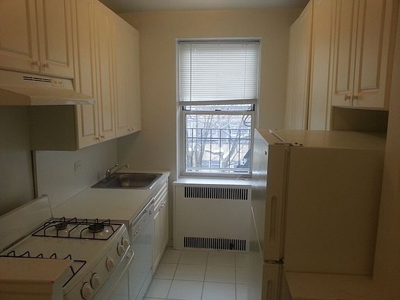4th image of 7001 113th St APT 6A