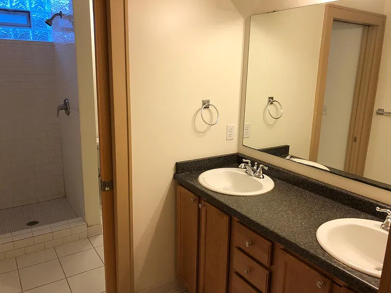 2716 Hennepin Ave S #B1 — Photo 13
