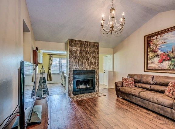 3rd image of 2570 Country Trail Dr