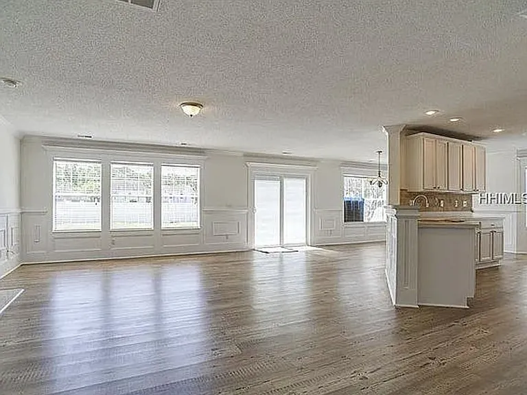 449 Live Oak Walk — Photo 5