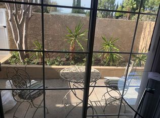 20836 Collins St, Woodland Hills, CA 91367