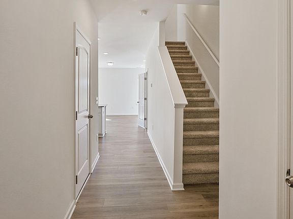 3rd image of 173 Courtside Dr