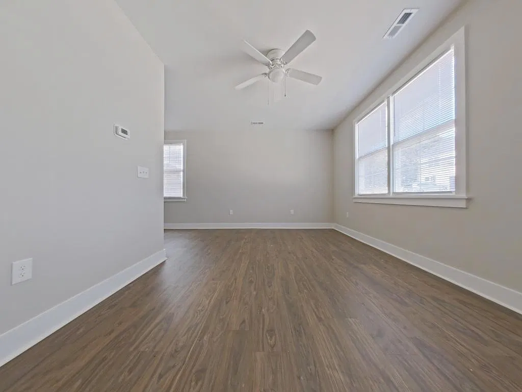 138 Diver Dr — Photo 2
