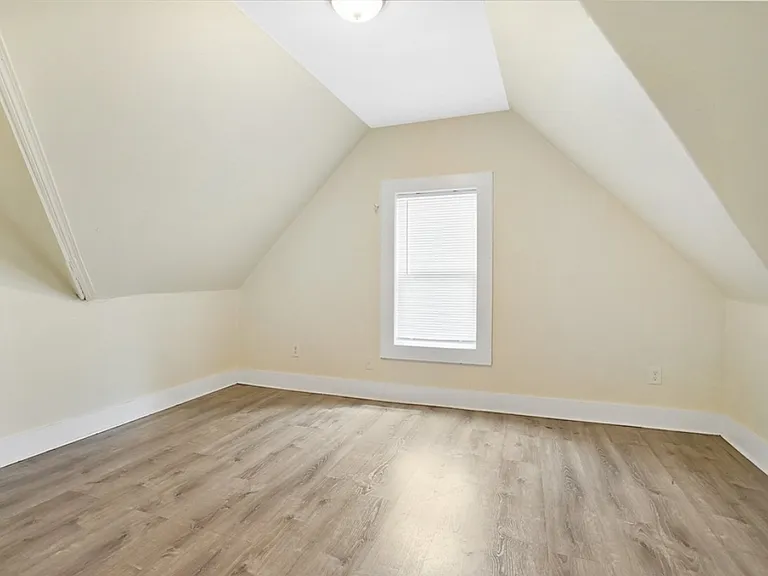1614 Dwight St #2 — Photo 22