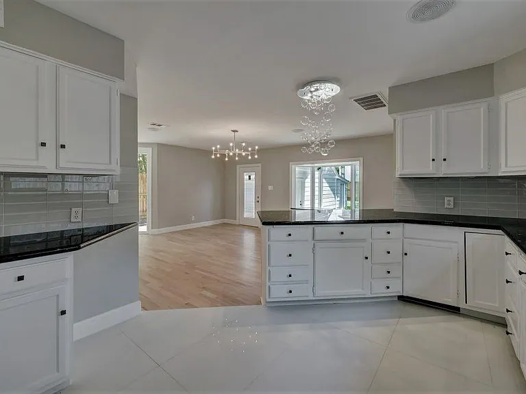 3605 Plumb St — Photo 11