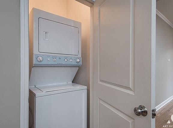 5th image of 3733 N Milwaukee Ave APT 304