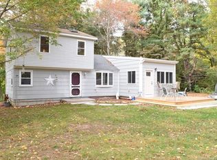 90 River Rd, Clinton, CT 06413
