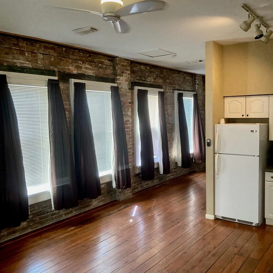 1 bed, 1.0 bath, $650 — Photo 2