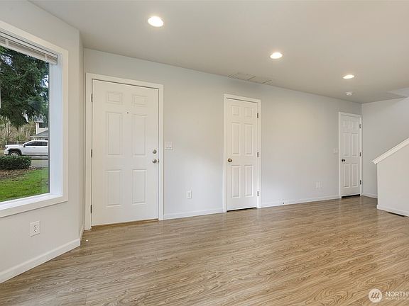3rd image of 11911 54th Drive NE