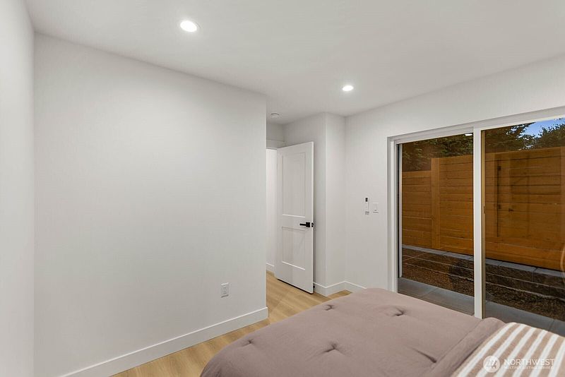 5th image of 13321 3rd Avenue NE #B