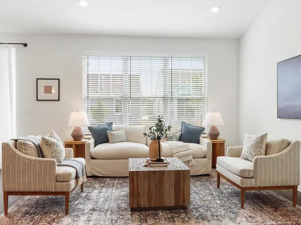 327 Bowing WAY, Lake Geneva, WI 53147