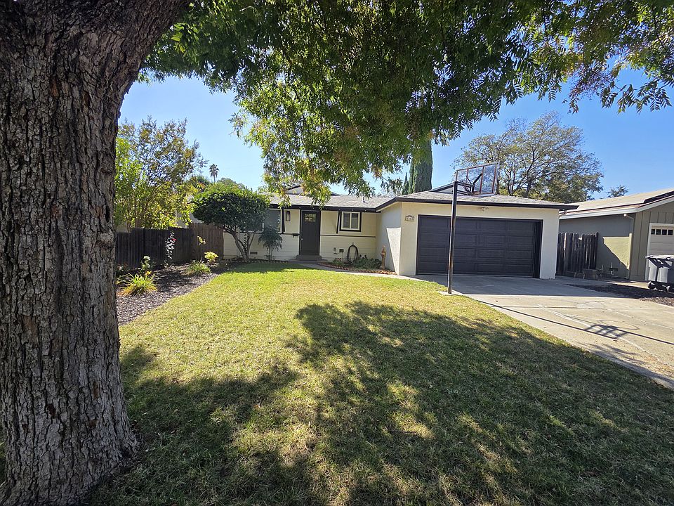 1st image of 1208 Spruce Ln