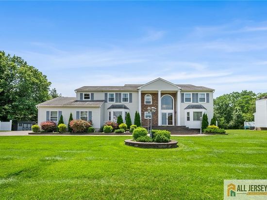 2 Silver Holw, North Brunswick, NJ 08902