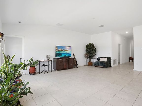 5th image of 740 Trotters Dr