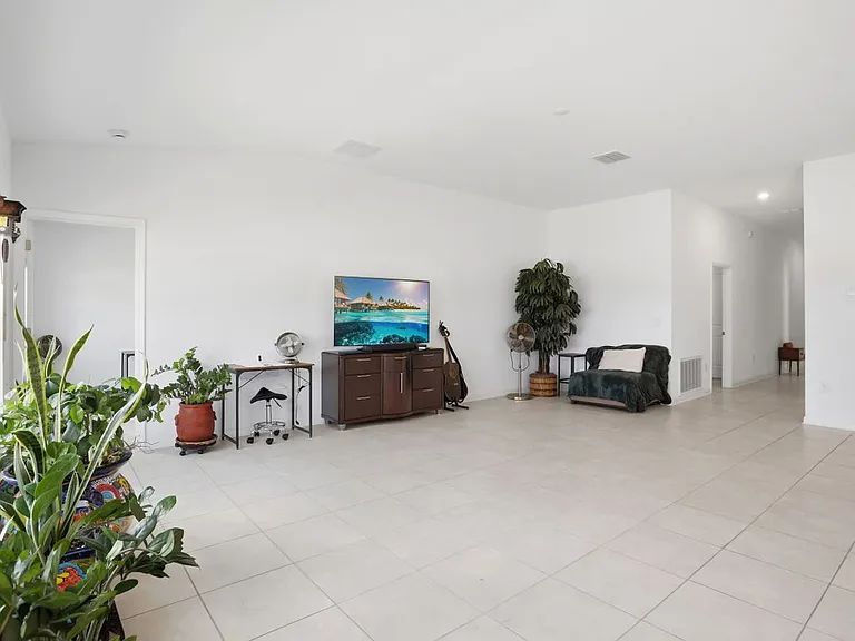 740 Trotters Dr — Photo 5