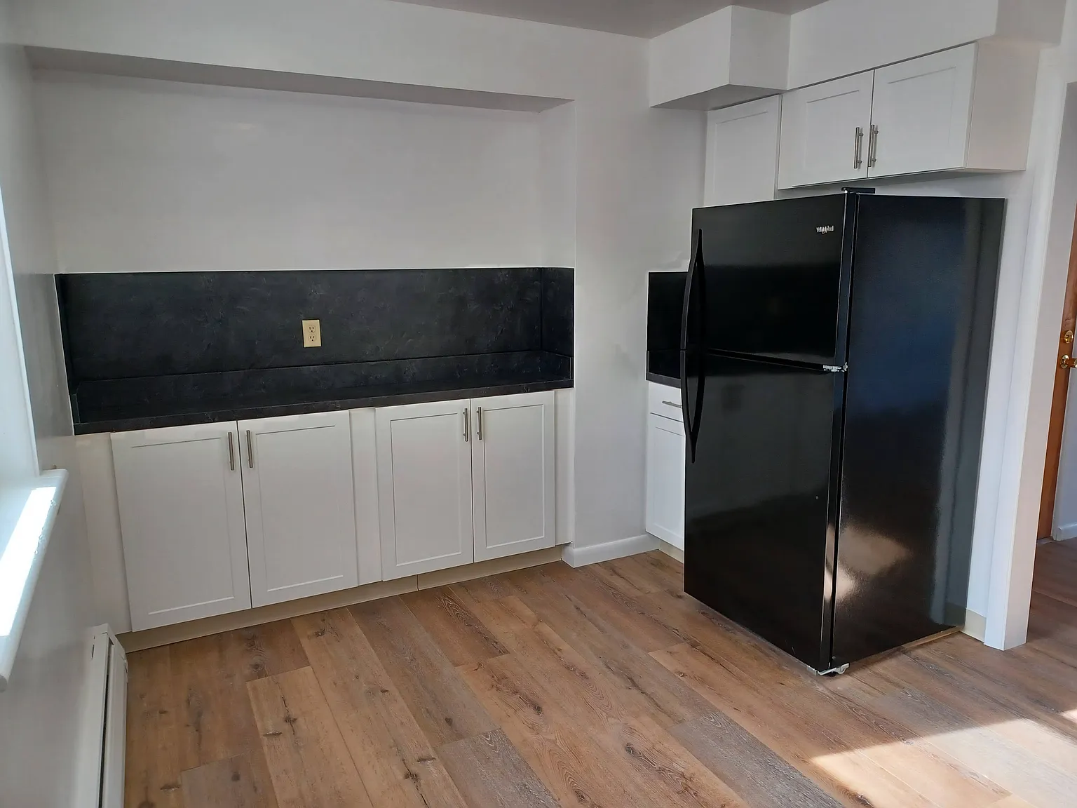 Sussex Court Apartments — Photo 3
