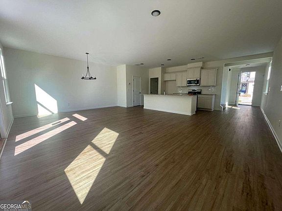 2nd image of 1146 Lucan Ln