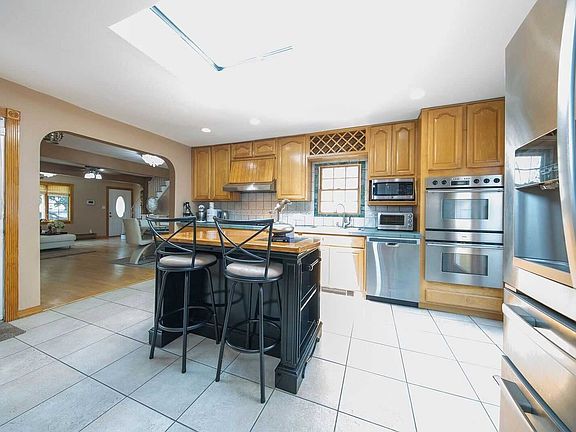3rd image of 74 Twin Lawns Ave