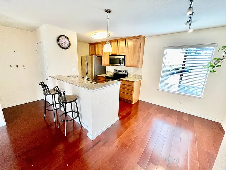 301 Glenwood Cir #147 — Photo 5