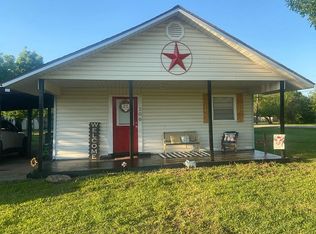 306 NE Front St, Savoy, TX 75479