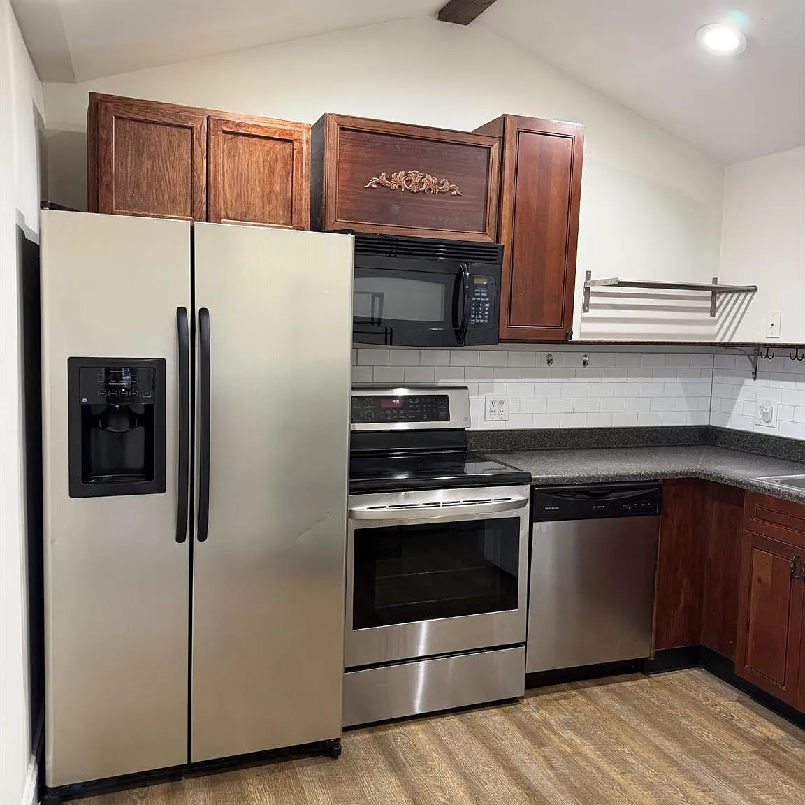 1 bed, 1.0 bath, 400 sqft, $2,000 — Photo 2