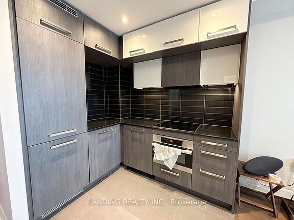 4th image of 8 The Esplanade Ave #3304
