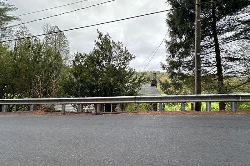 2nd image of 452 Mount Olivet Rd