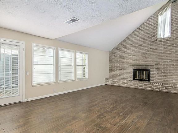 5th image of 2027 Gray Falls Dr
