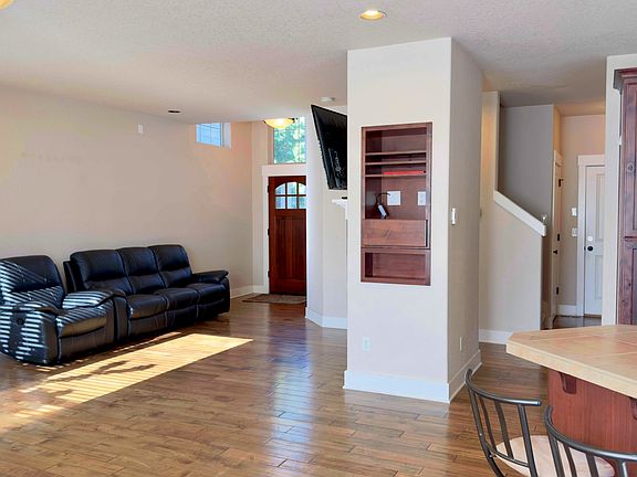 4th image of 773 NE 66th Ave