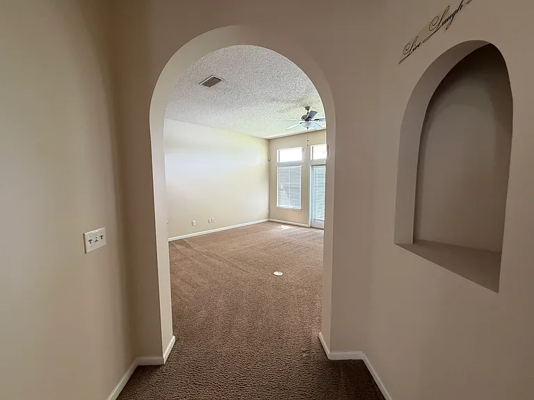 6304 Lake Plantation Dr — Photo 8
