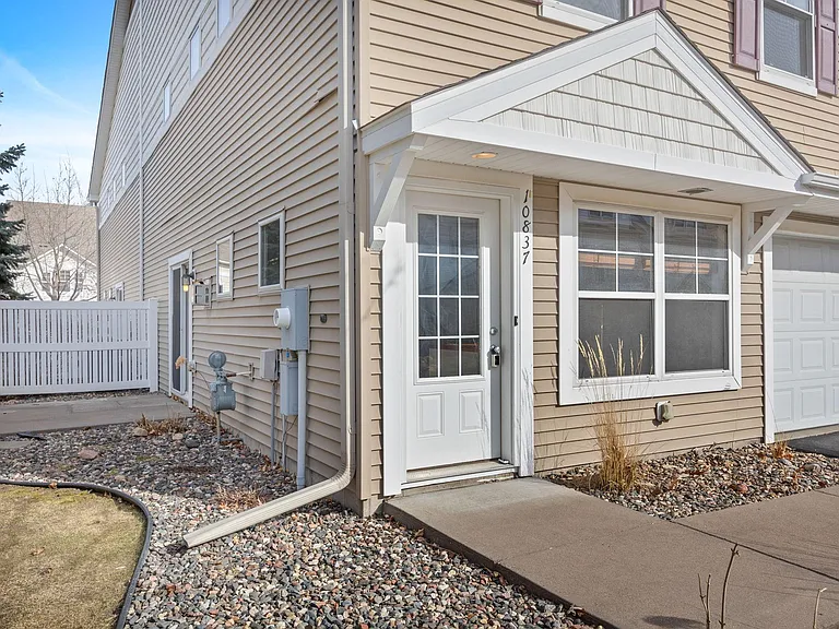 Private Patio/sideyard for Barbeque and entertain guests