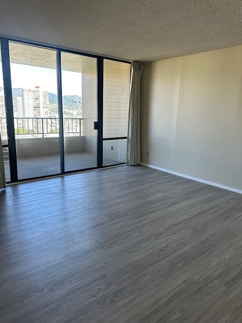 2121 Ala Wai Blvd — Photo 4