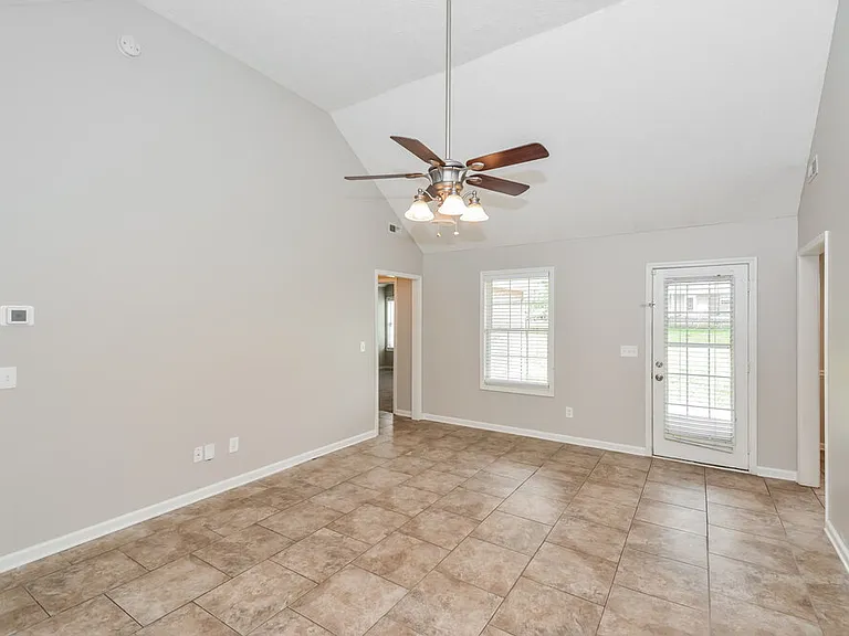 144 Centerrock Dr — Photo 4